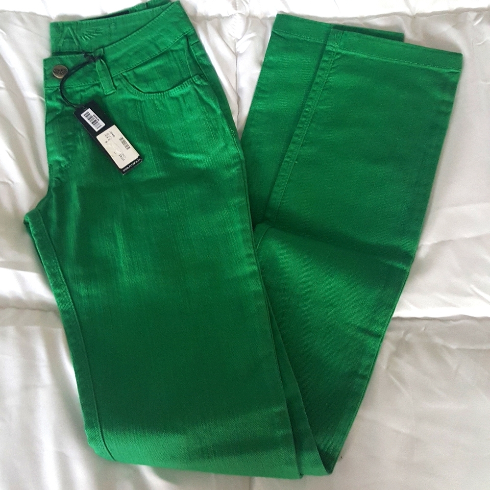 LAST REDUCTION BEFORE DONATION High quality stretchy Kelly green jeans size S 26
